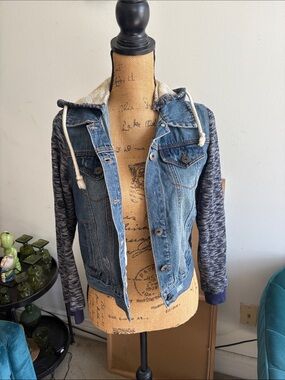 Classic Denim Jacket with Contrast Stitching
